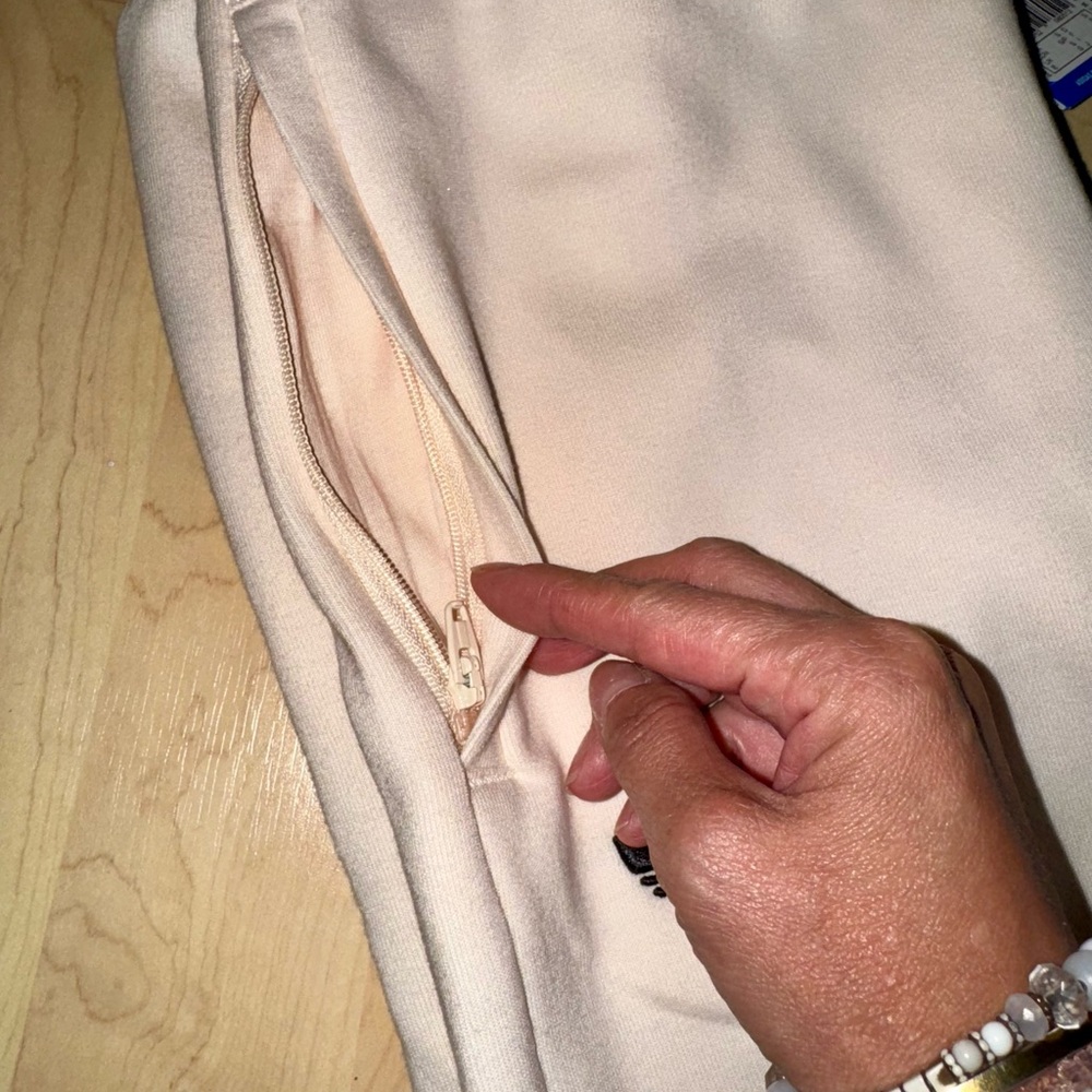 NWT ADIDAS - Original Neuclassics Sweat Pants with Classic 3 Stripes - Picture 5 of 6